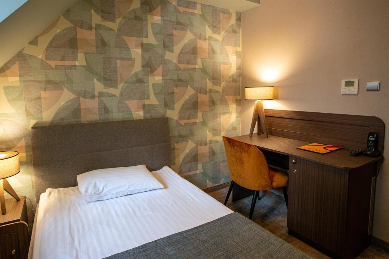 Hotel Styl 70 プシュチナ エクステリア 写真
