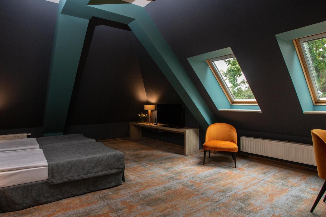 Hotel Styl 70 プシュチナ エクステリア 写真
