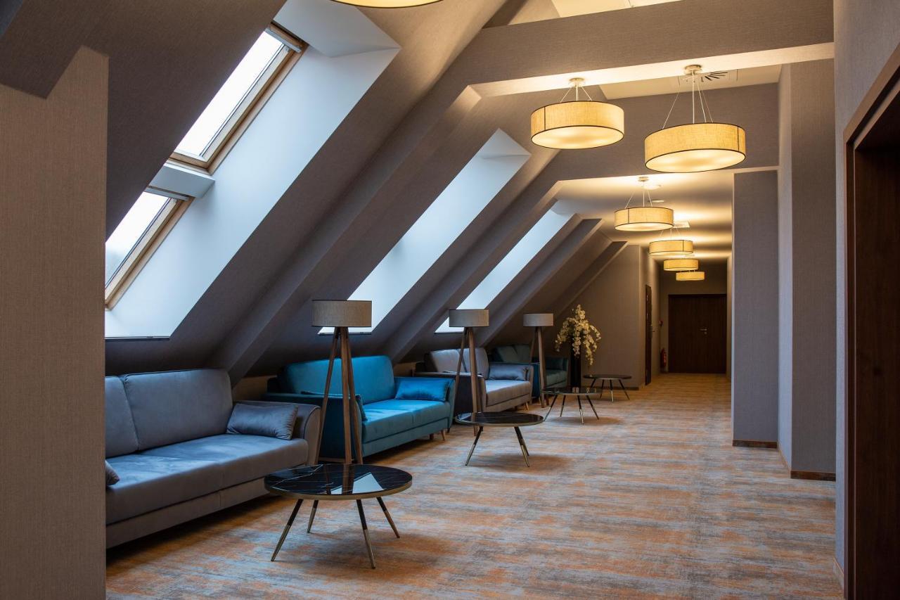 Hotel Styl 70 プシュチナ エクステリア 写真