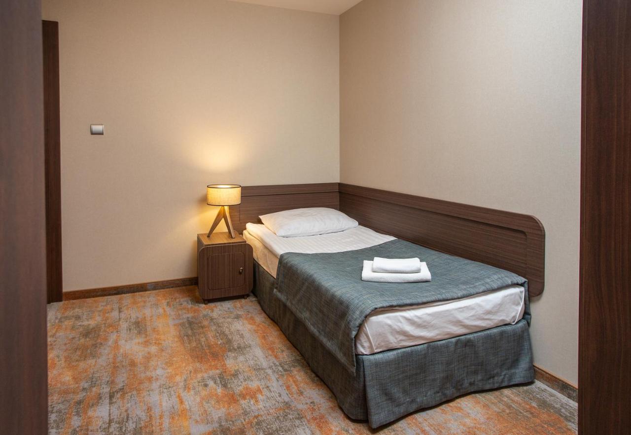 Hotel Styl 70 プシュチナ エクステリア 写真